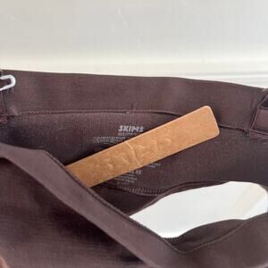 New with Tags SKIMS shaping strapless/removable straps Bra